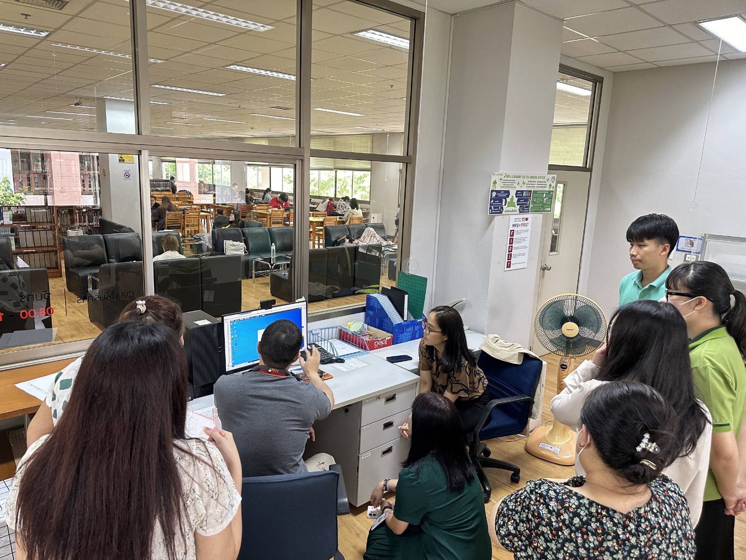 ศูนย์บริการเทคโนโลยีสารสนเทศ โดยนายกฤดากร พงษ์ประภาส ช่างเทคนิค ได้รับเชิญให้เป็นวิทยากรบรรยายให้ความรู้ เรื่องการให้บริการคอมพิวเตอร์ และแนะนำการใช้โปรแกรมคอมพิวเตอร์
